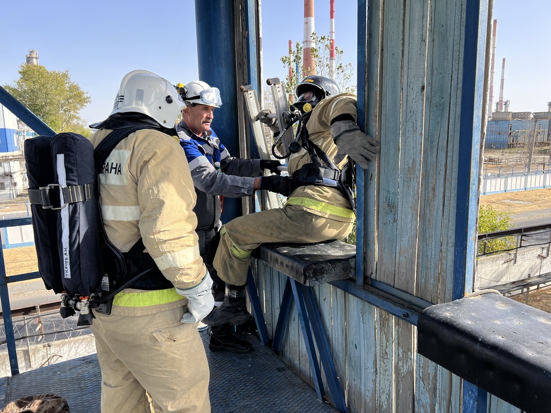 Подъем в окно четвертого этажа учебной башни