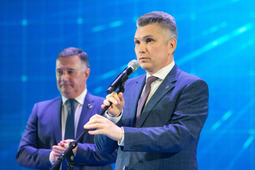 Генеральный директор компании "Газпром переработка" Айрат Ишмурзин поздравил коллектив завода с юбилейной датой