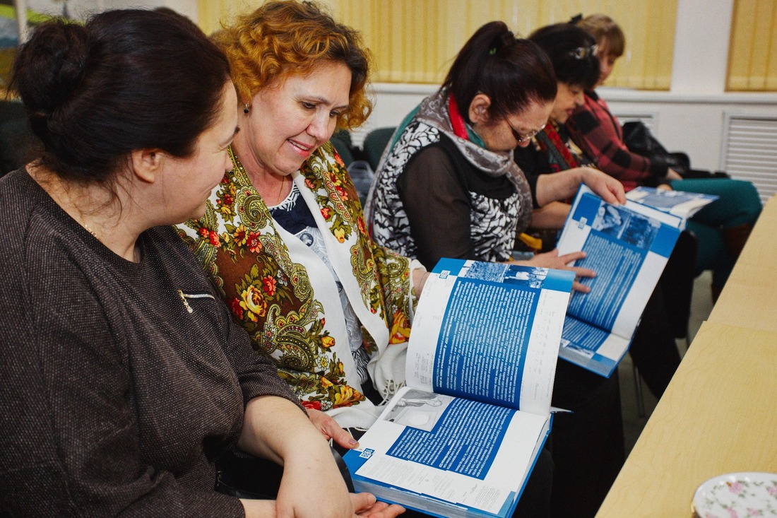 Библиотекари Сургутского района знакомятся с изданием