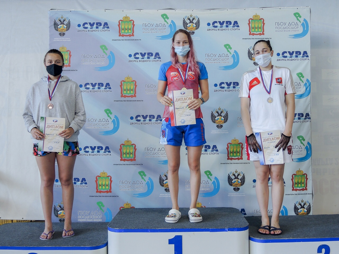 На первой ступеньке пьедестала победительница на 3-х дистанциях вольным стилем Виктория Терентьева
