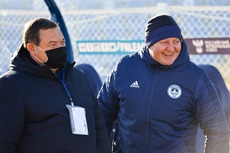 Генеральный директор спортивного футбольного клуба Андрей Никитин и главный тренер Виталий Панов (слева направо)